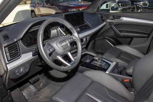 2025 Audi Q5 45 S line quattro Premium