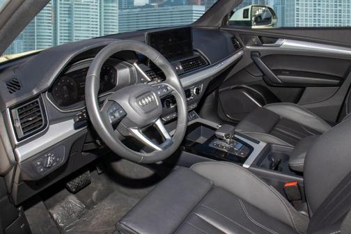 2025 Audi Q5 45 S line quattro Premium