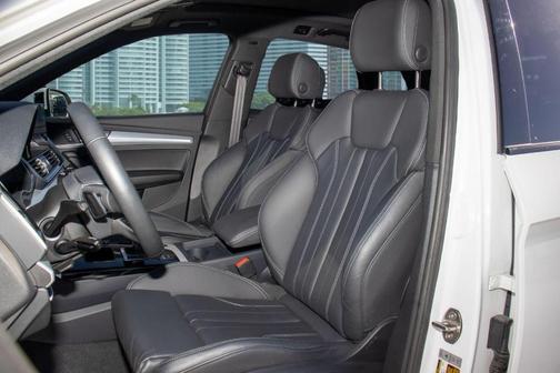 2025 Audi Q5 45 S line quattro Premium