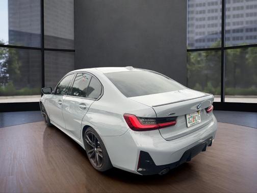 2023 BMW 330 i xDrive