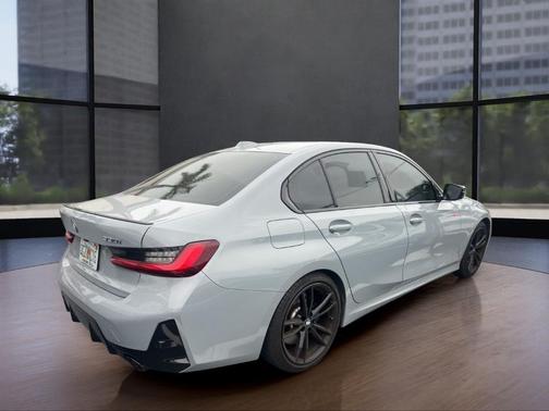 2023 BMW 330 i xDrive