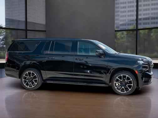 2023 Chevrolet Suburban RST
