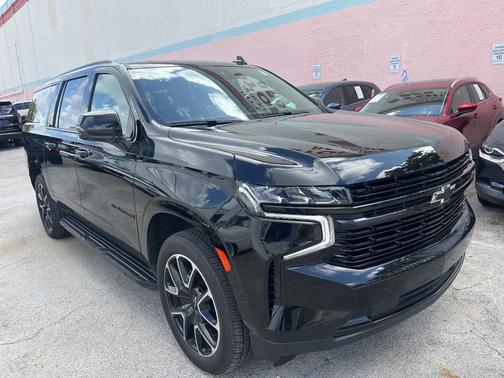 2023 Chevrolet Suburban RST