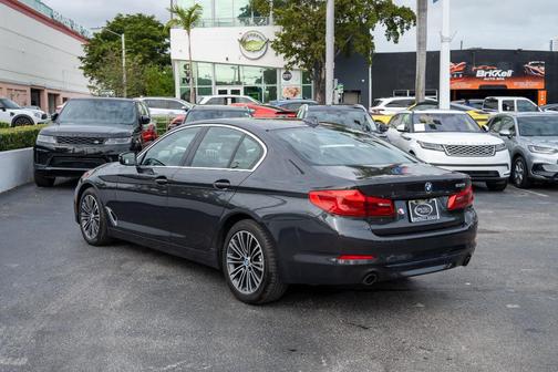 2019 BMW 530 i