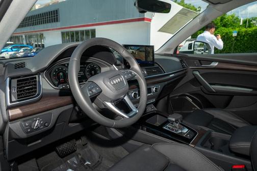 2024 Audi Q5 45 S line quattro Premium