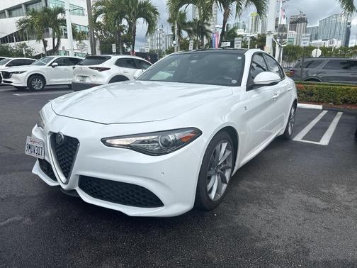 Alfa White 2022 Alfa Romeo Giulia Ti