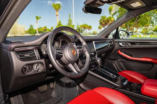 2024 Porsche Macan Base