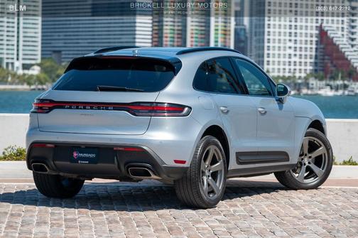 2022 Porsche Macan Base