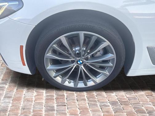 Alpine White 2023 BMW 530 i