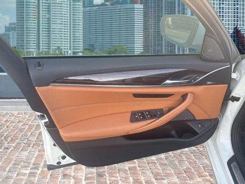 Alpine White 2023 BMW 530 i