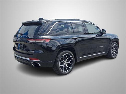 2023 Jeep Grand Cherokee Summit