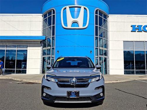 2022 Honda Pilot Touring 8-Passenger