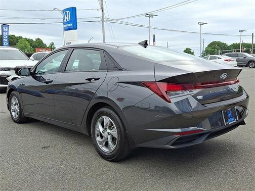 2023 Hyundai ELANTRA SE