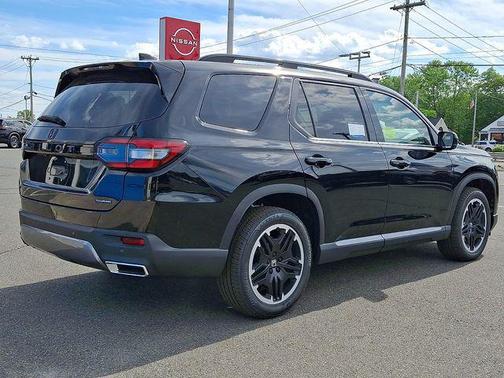 Crystal Black 2026 Honda Pilot Touring 8-Passenger