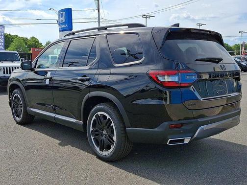 Crystal Black 2026 Honda Pilot Touring 8-Passenger
