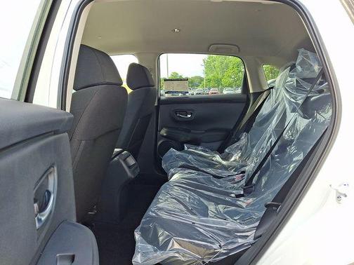 PLATINUM_WHITE_PEA 2027 Honda HR-V LX