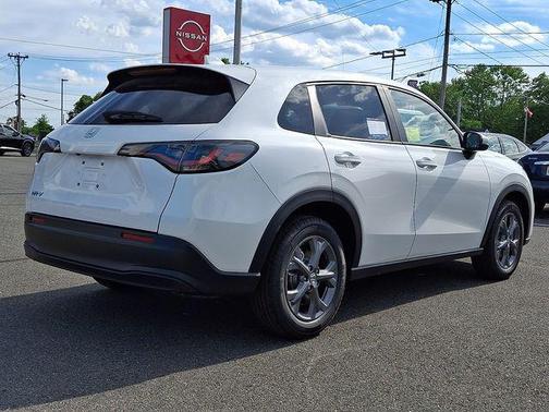 PLATINUM_WHITE_PEA 2027 Honda HR-V LX