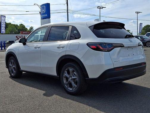 PLATINUM_WHITE_PEA 2027 Honda HR-V LX