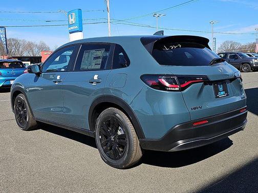 Pear 2026 Honda HR-V AWD Sport