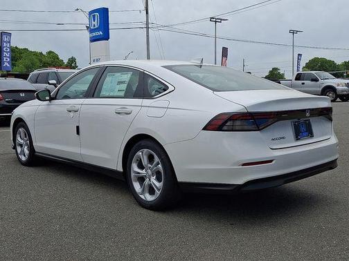 PLATINUM_WHITE_PEA 2026 Honda Accord LX 1.5T