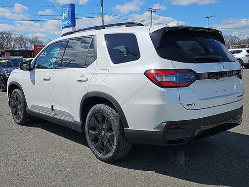 PLATINUM_WHITE_PEA 2026 Honda Pilot Black Edition