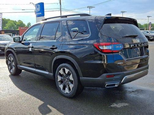 CRYSTAL_BLACK_PEAR 2026 Honda Pilot Touring 8-Passenger