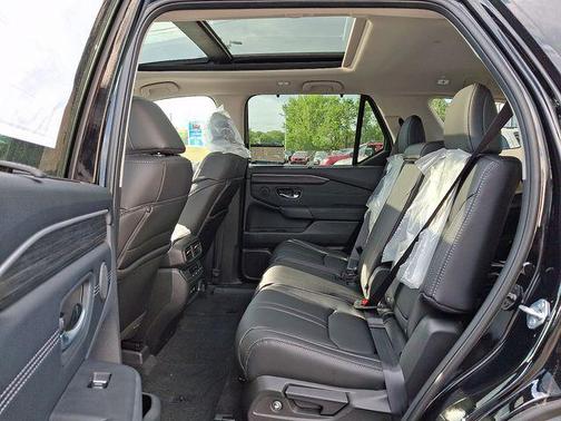 CRYSTAL_BLACK_PEAR 2026 Honda Pilot Touring 8-Passenger
