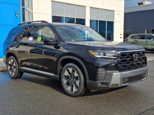 CRYSTAL_BLACK_PEAR 2026 Honda Pilot Touring 8-Passenger