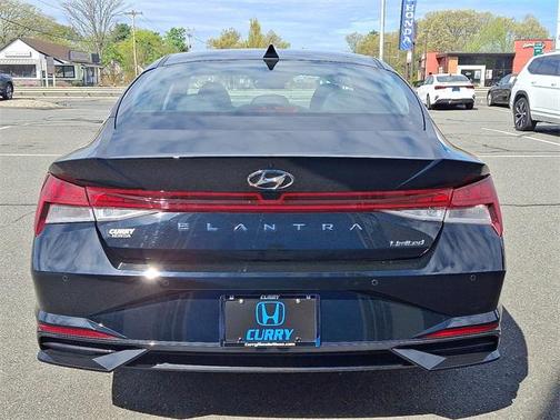 2022 Hyundai ELANTRA Limited