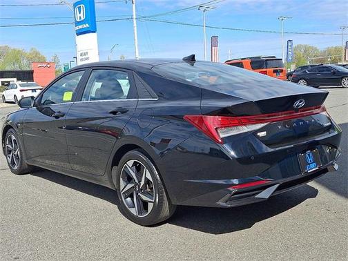 2022 Hyundai ELANTRA Limited