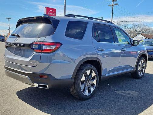 Gray Pearl 2026 Honda Pilot Elite