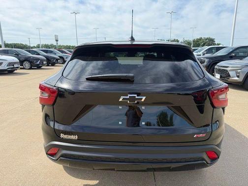 Mosaic Black Metallic 2026 Chevrolet Trax FWD 1RS