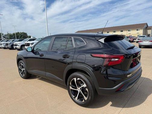 Mosaic Black Metallic 2026 Chevrolet Trax FWD 1RS