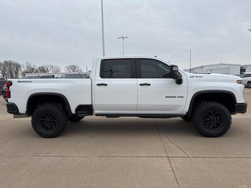 2024 Chevrolet Silverado 2500 4WD Crew Cab Standard Bed ZR2