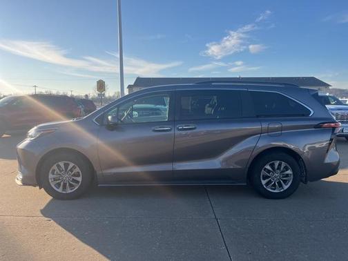 2021 Toyota Sienna XLE 7 Passenger
