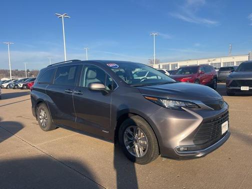 2021 Toyota Sienna XLE 7 Passenger