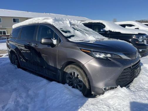 2021 Toyota Sienna XLE 7 Passenger