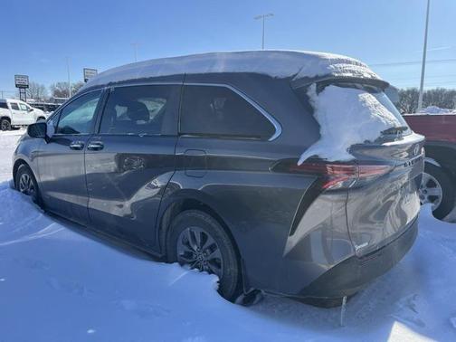 2021 Toyota Sienna XLE 7 Passenger