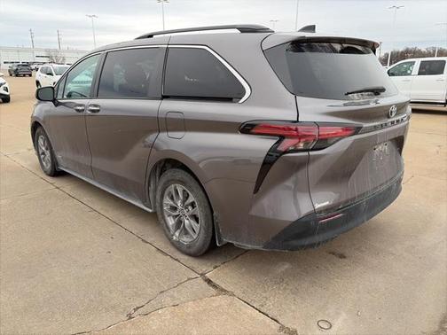 2021 Toyota Sienna XLE 7 Passenger