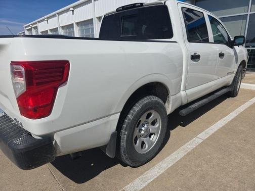 2017 Nissan Titan S