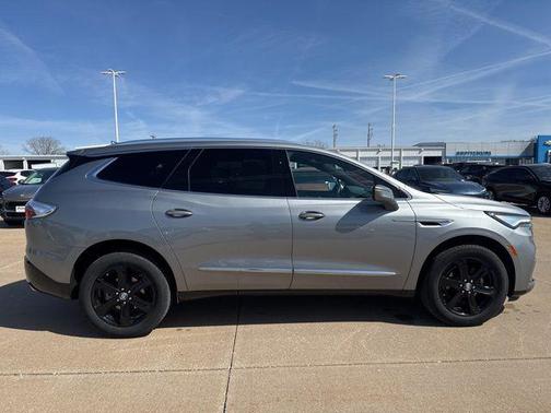 2024 Buick Enclave Essence FWD
