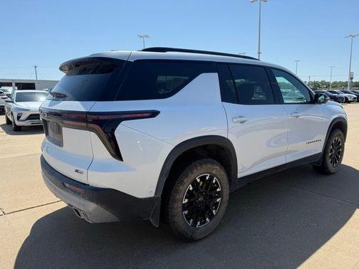 Iridescent Pearl Tricoat 2025 Chevrolet Traverse AWD Z71