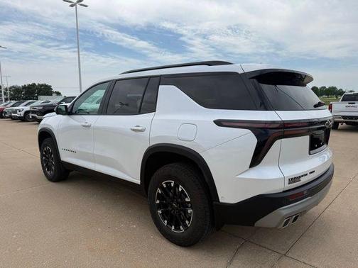 Iridescent Pearl Tricoat 2025 Chevrolet Traverse AWD Z71