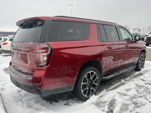 2023 Chevrolet Suburban RST
