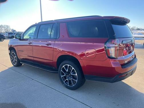 2023 Chevrolet Suburban RST