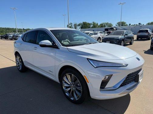 White Frost Tricoat 2026 Buick Envista Avenir FWD