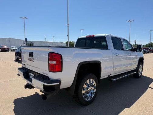 White Frost Tricoat 2018 GMC Sierra 2500 Denali