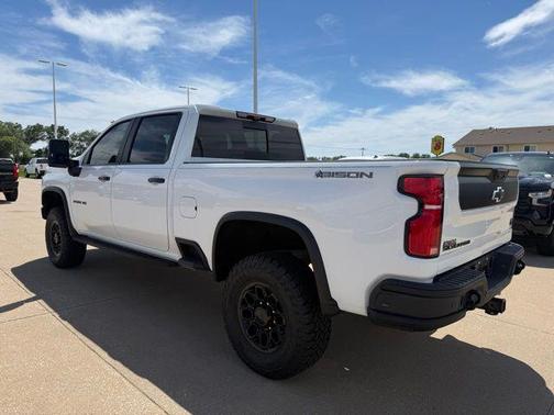 Summit White 2024 Chevrolet Silverado 2500 4WD Crew Cab Standard Bed ZR2