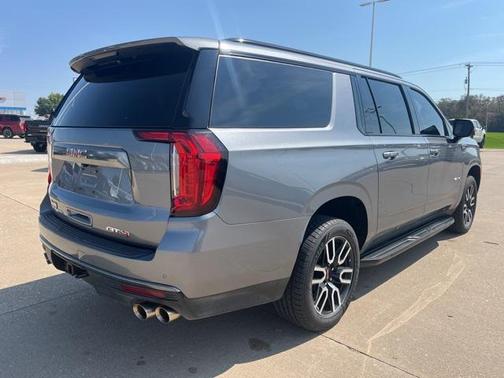 2022 GMC Yukon XL 4WD AT4