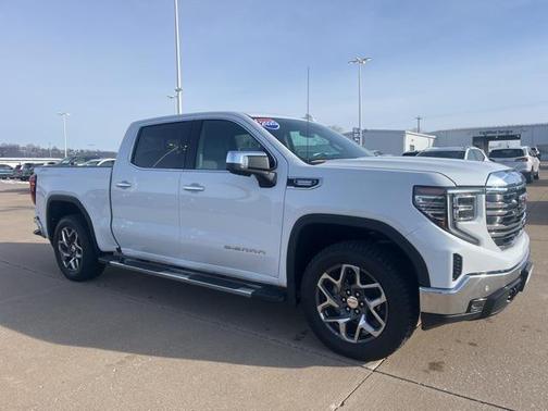 2025 GMC Sierra 1500 SLT